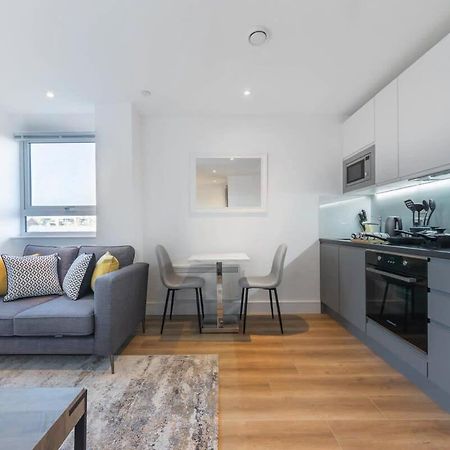 Modern Studio Apartment In East Grinstead Buitenkant foto