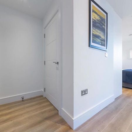 Modern Studio Apartment In East Grinstead Buitenkant foto