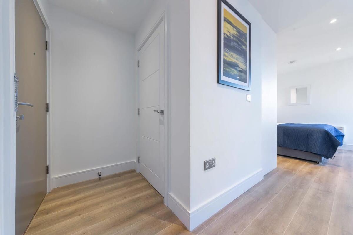 Modern Studio Apartment In East Grinstead Buitenkant foto