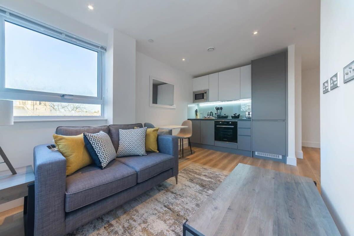 Modern Studio Apartment In East Grinstead Buitenkant foto