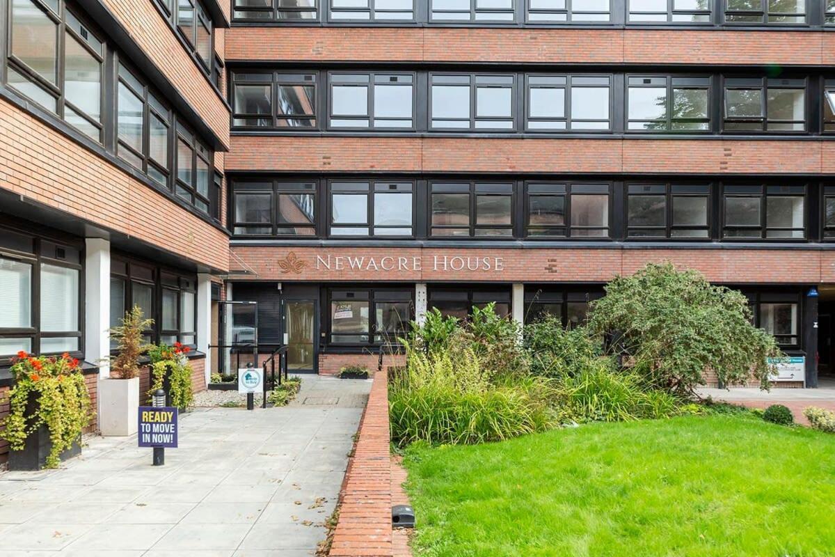 Modern Studio Apartment In East Grinstead Buitenkant foto